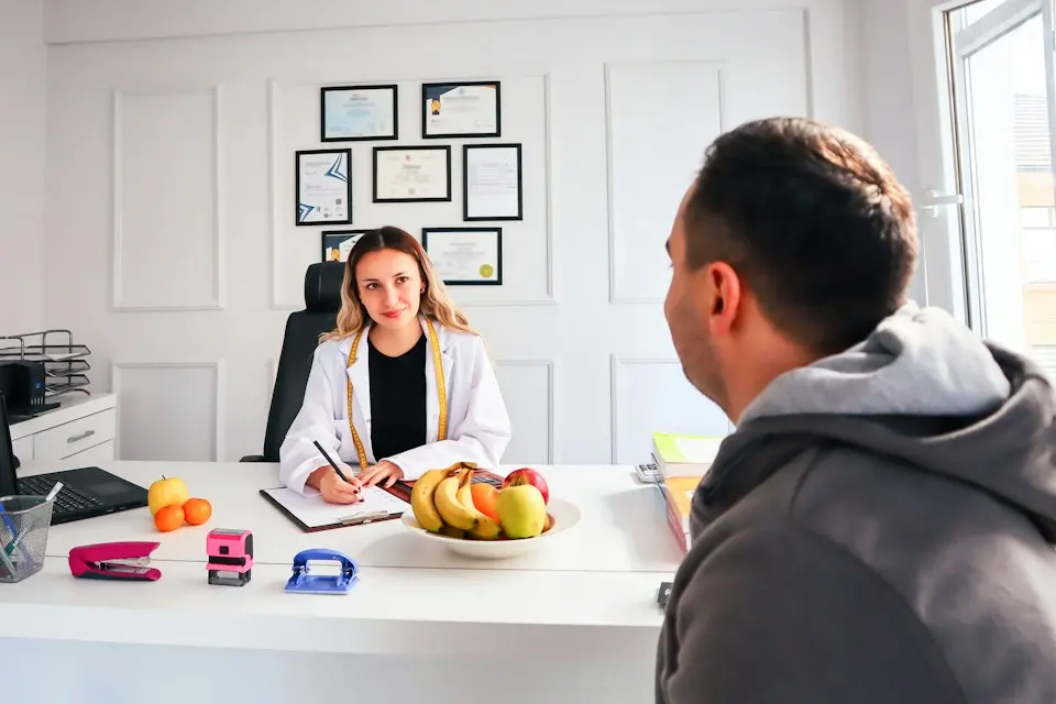 Nutricionista atendendo um paciente
